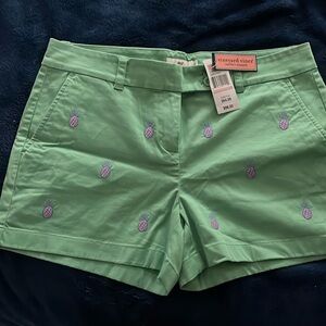 Vineyard vines new shorts sz 10 green with purple pineapples